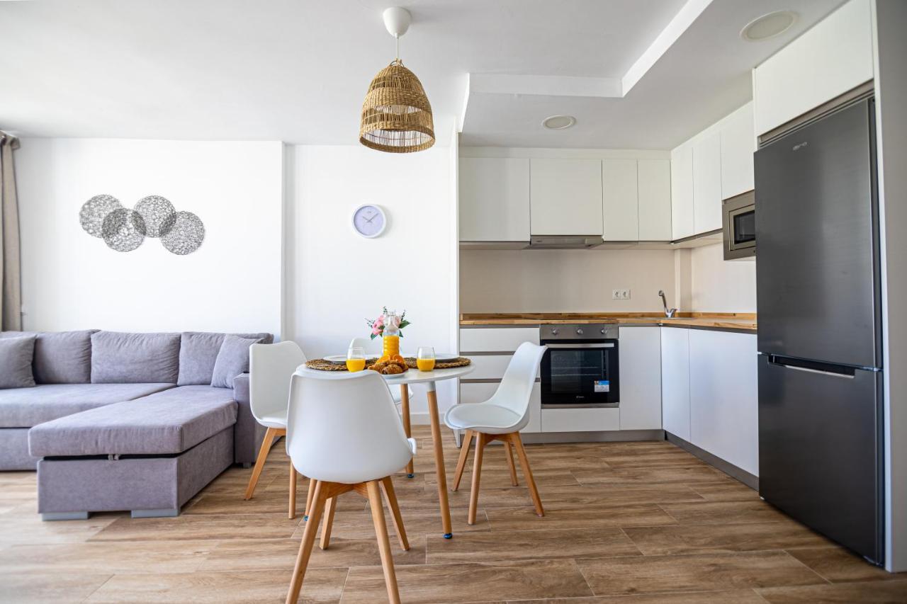 Sunstay Seaside Flat I Puerto Marina เบนัลมาเดนา ภายนอก รูปภาพ