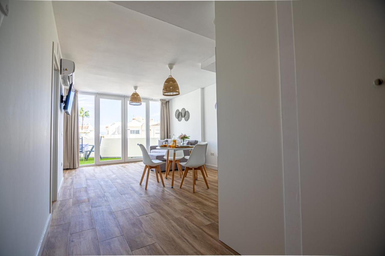 Sunstay Seaside Flat I Puerto Marina เบนัลมาเดนา ภายนอก รูปภาพ