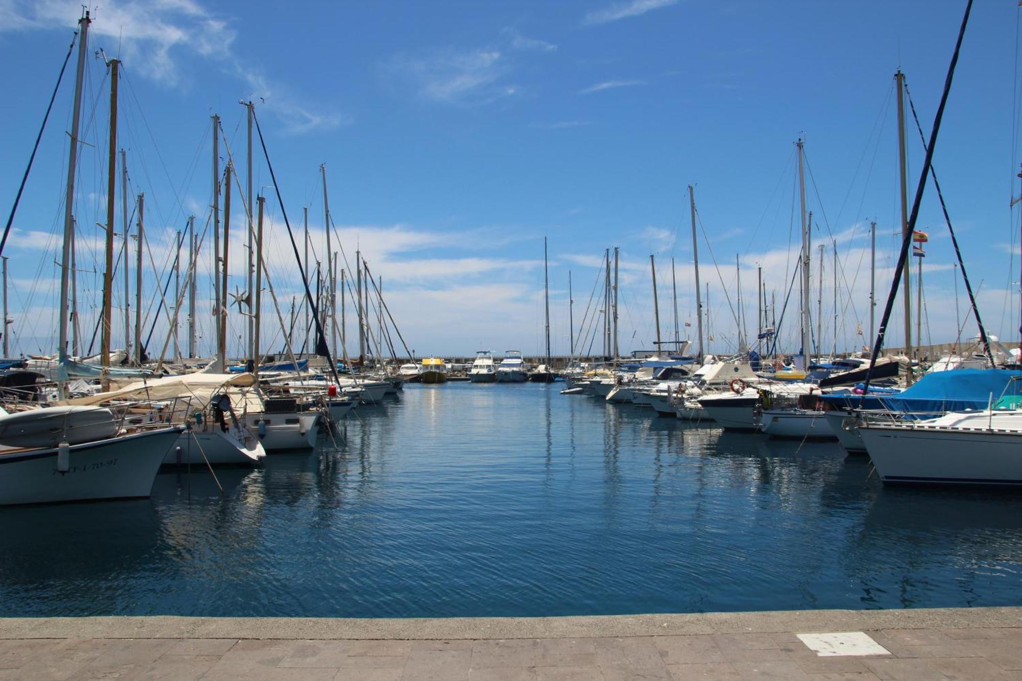Sunstay Seaside Flat I Puerto Marina เบนัลมาเดนา ภายนอก รูปภาพ