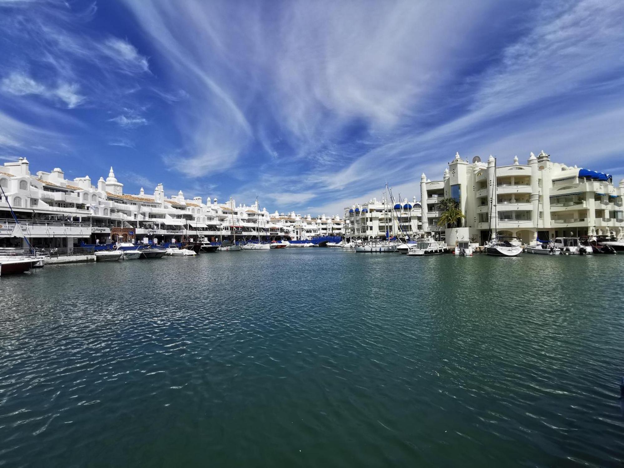 Sunstay Seaside Flat I Puerto Marina เบนัลมาเดนา ภายนอก รูปภาพ